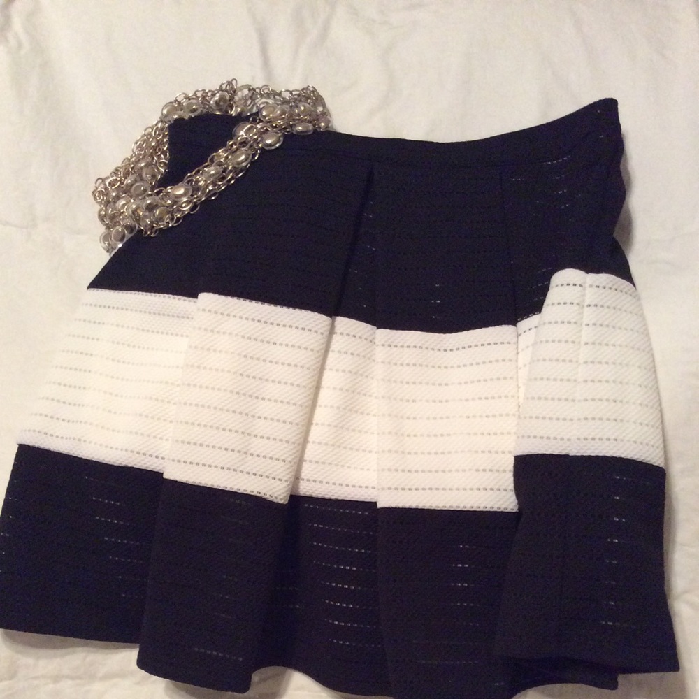 SKATER Skirt Sz L.